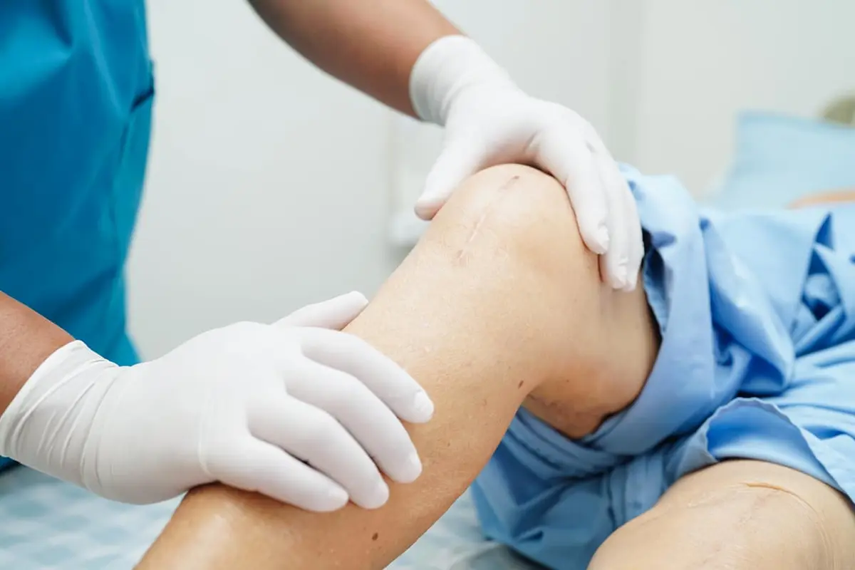 Managing Pain After Knee Replacement: Medications, Ice, and Heat Therapy