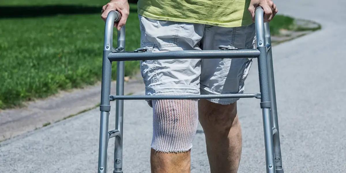 Bilateral Knee Replacement: What to Know About Simultaneous Surgery