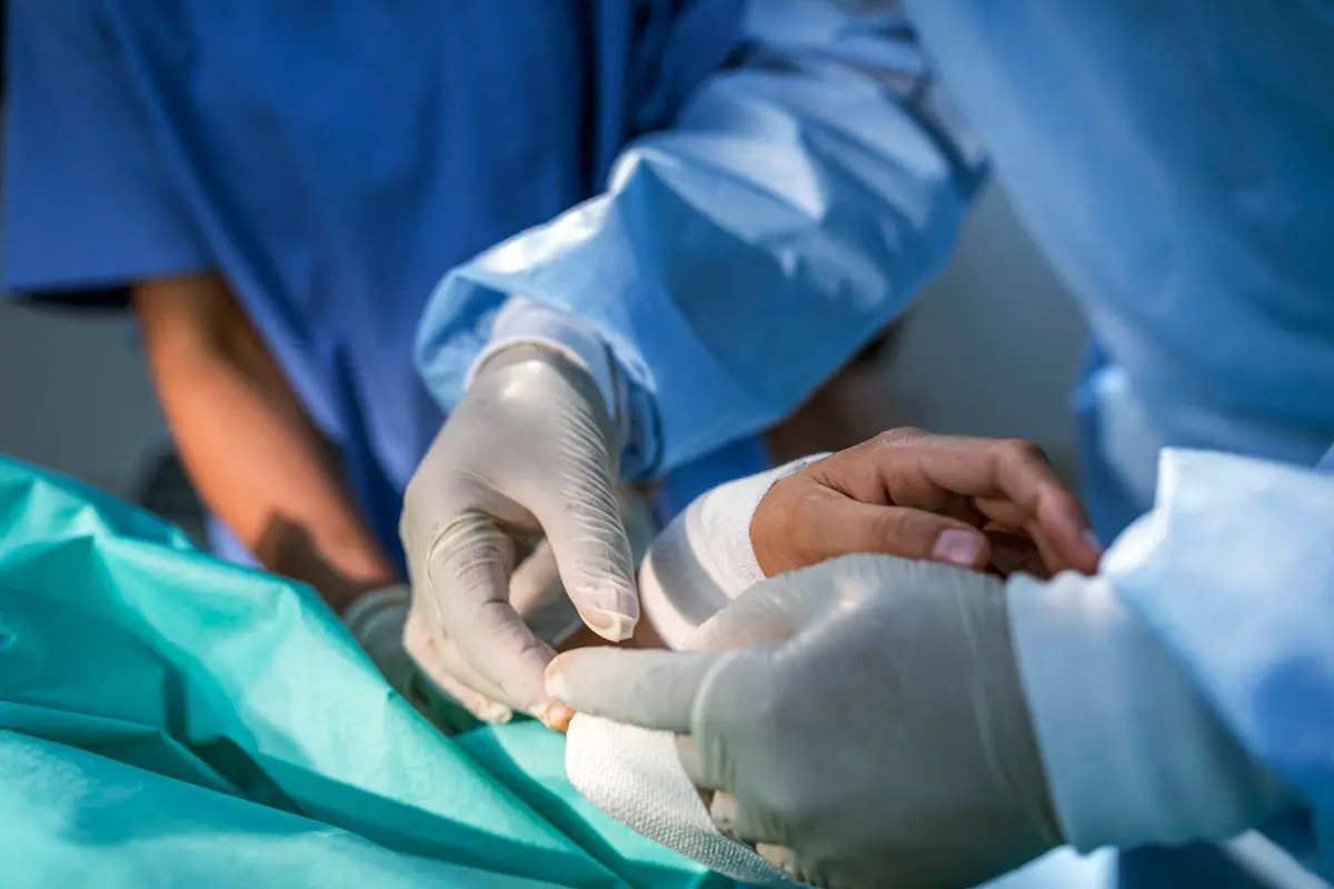 Hand surgery: pre and post-op