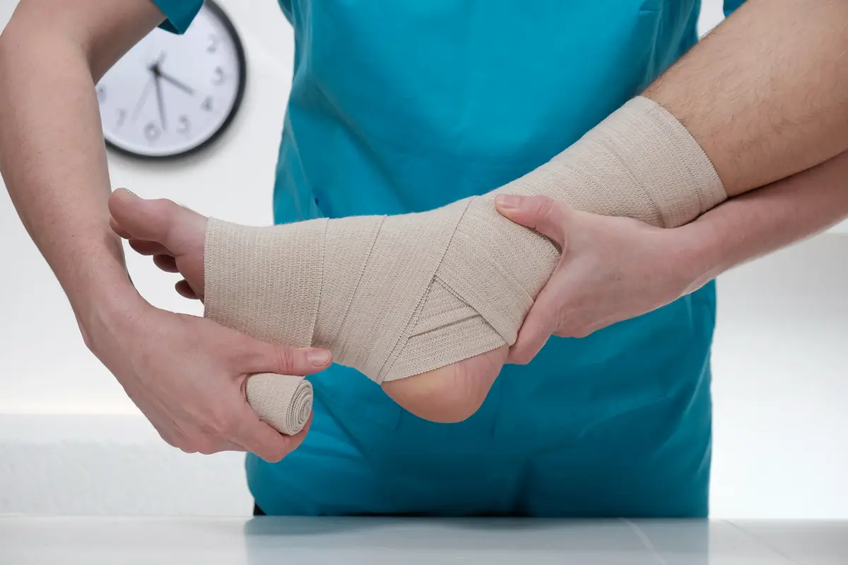 The Difference Between Sprains and Strains