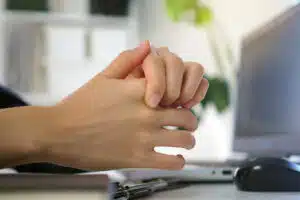 trigger finger symptoms